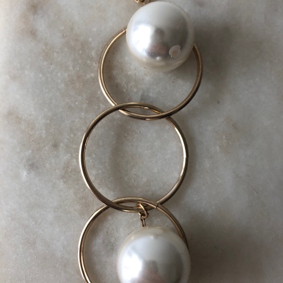 ZARA 3 Ring Pearl Earrings - Picture 2 of 3